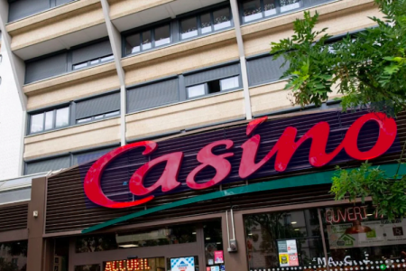 Francesa Casino pacta acuerdo con Kretinsky para recibir capital por US$ 1.260 millones