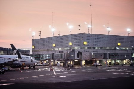 Acciones del sector aeroportuario en México sufren su peor jornada histórica en bolsa local