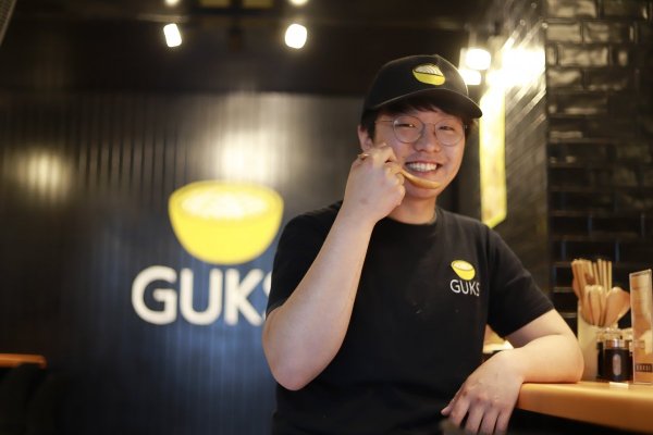 Cómo Woosuk Han se convirtió en la promesa de la cocina coreana en Chile