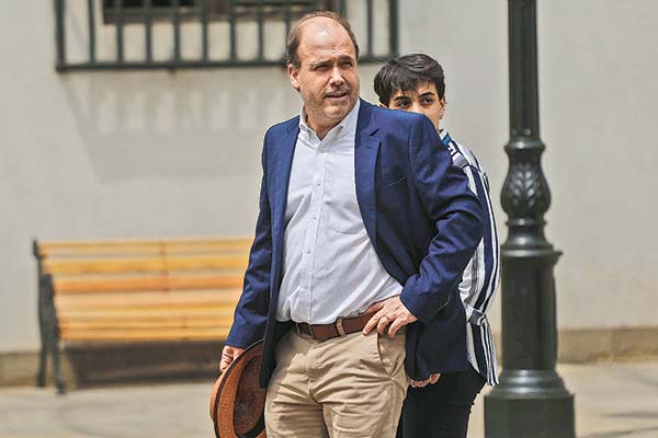 El diputado y presidente de la DC, Alberto Undurraga, emplazó al Ejecutivo a presentar indicaciones. Foto: Agencia Uno