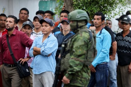 Ecuatorianos acuden a las urnas para elegir nuevo presidente con pedidos de más seguridad y empleo