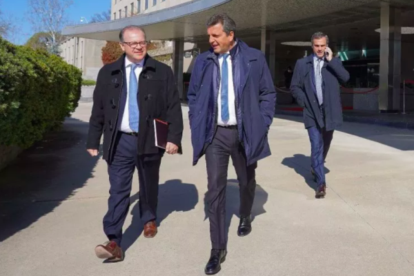 Massa lanza "ofensiva" legal y cambiaria con US$ 10 mil millones para reservas en Argentina