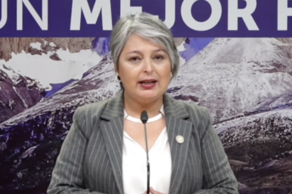 <p>Ahora en DF | Ministra del Trabajo se refiere a la decisión de congelar la tramitación de la reforma previsional</p>