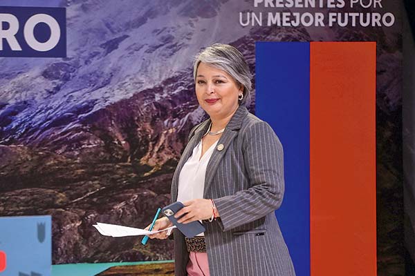 La ministra del Trabajo, Jeannette Jara, dijo que la reforma no estaba congelada, si no que en una “pausa”. Foto: Agencia Uno