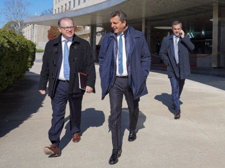 Massa lanza "ofensiva" legal y cambiaria con US$ 10 mil millones para reservas en Argentina
