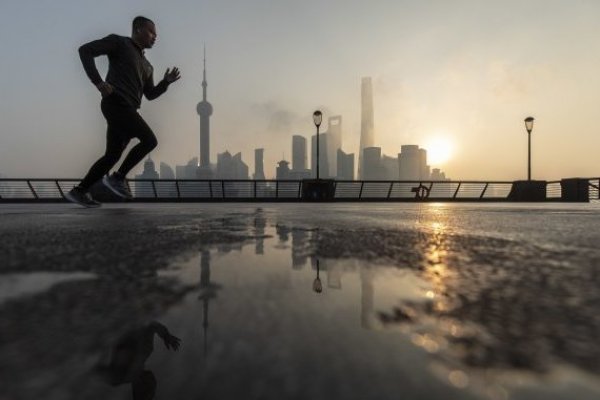 <p>El PIB de China supera las estimaciones en el tercer trimestre impulsado por el gasto de los consumidores</p>