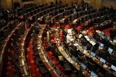 Congreso de Colombia aprueba presupuesto 2024 enfocado en recuperar economía, el más alto de la historia