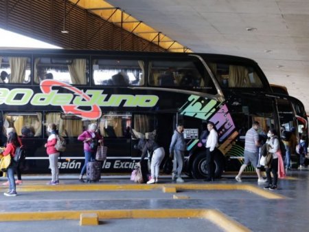 Impacto pre-electoral en Argentina: buses dejan de vender pasajes para viajar en verano y Fiestas