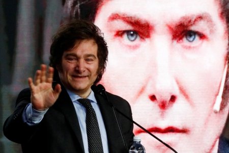 Javier Milei prevé privatizar YPF y Vaca Muerta en caso de ganar la presidencia argentina