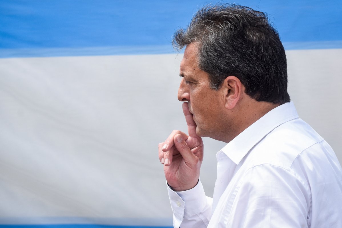 <p>Massa sorprende en primera vuelta y habrá balotaje en Argentina</p>