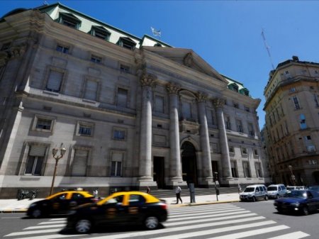 Liderazgo electoral de Massa preocupa al mercado y ven mayor acumulación de vulnerabilidades