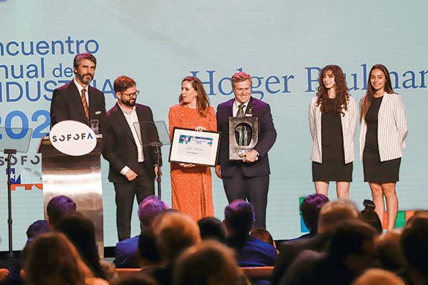 Este año el Premio Andrés Concha Rodríguez recayó en Holger Paulmann, presidente ejecutivo de SKY Airline.