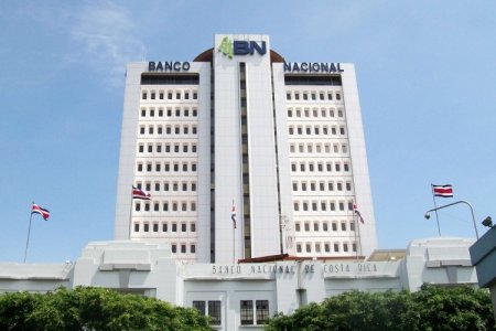 Escándalo en Costa Rica: investigan a cinco empleados del mayor banco del país por millonario robo