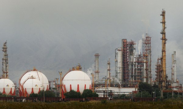 Massa amenaza con cortar las exportaciones de combustible debido a la escasez
