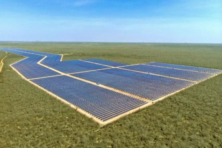 <p>Filial brasileña de Engie compra plantas solares de Atlas por casi US$ 646 millones, deuda incluida</p>