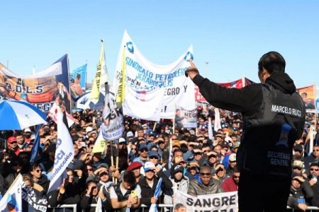 Argentina: Sindicatos petroleros se cuadran con Massa y anuncian paro si no se normaliza abastecimiento de combustibles