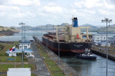 Canal de Panamá reducirá desde el viernes cupos de reserva para buques por falta lluvias