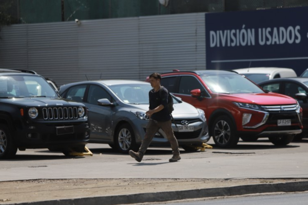 ¿Qué pasa en Colombia y Perú con los autos usados?: ventas disminuyen en todos los segmentos, pero crecen en los eléctricos