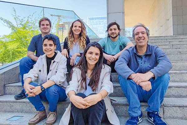 Carlos Abogabir (a la derecha) con parte del equipo de SemSo.