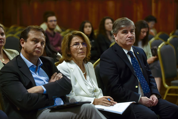 La secretaria general adjunta de la OCDE, Fabrizia Lapecorella, expuso este jueves en Santiago.