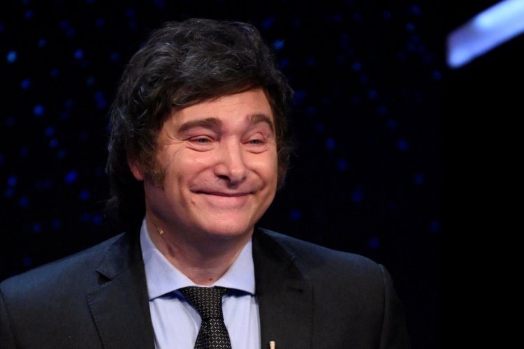 <p>Milei, el radical argentino, se esfuerza por reinventarse para la segunda vuelta electoral</p>