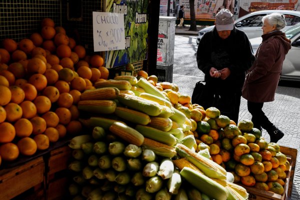 Inflación en Argentina se desacelera, pero anota variación de 8,3% en octubre y acumula 142,7% en 12 meses