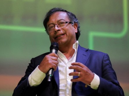<p>The Economist: Gustavo Petro está "tambaleándose y es impopular”</p>