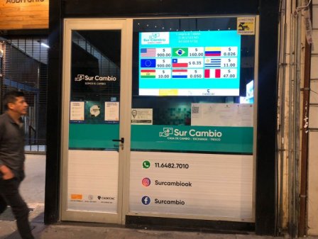 <p>¿Qué pasará con el dólar si gana Milei o Massa y que le conviene a los argentinos en términos de inversiones?</p>