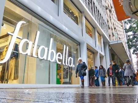 <p>Falabella pierde su grado de inversión: Fitch rebaja clasificación de la empresa por altos niveles de deuda</p>
