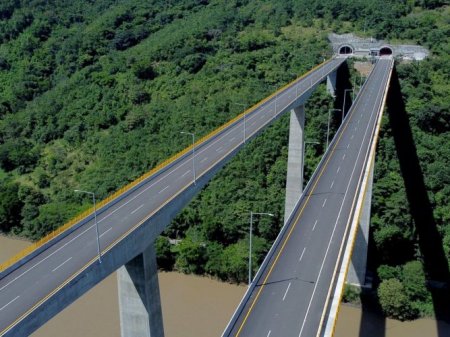 <p>Ministerio de Transporte de Colombia estudia "una revisión a fondo" del modelo de concesiones</p>