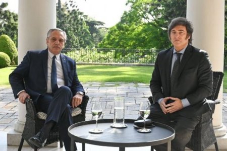 <p>Javier Milei se reúne con Alberto Fernández para iniciar transición en Argentina en día clave para los mercados</p>
