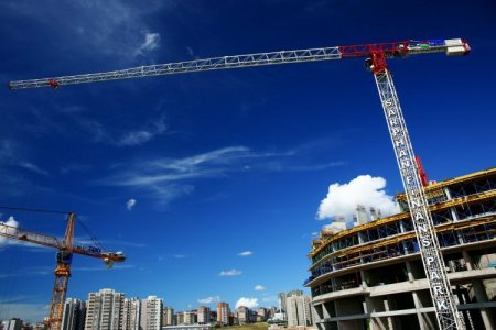 <p>Más de 3.000 proyectos de construcción en peligro por los recortes de gasto de Javier Milei</p>