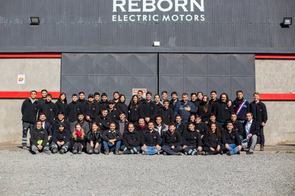 El equipo de Reborn Electric Motors.