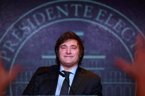 Javier Milei viaja a reunirse con el FMI y le presentará el plan económico que diseña con su futuro ministro de Economía