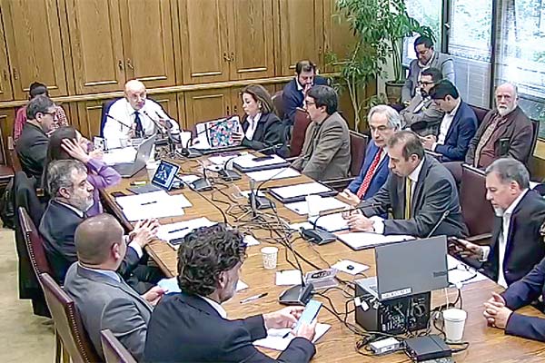 El gremio de las isapres expuso su crítico escenario en la Comisión de Salud del Senado.