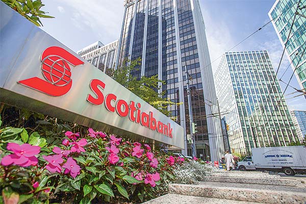 Matriz de Scotiabank finaliza el año con caída en ganancias y México le arrebata la “corona” a Chile como motor