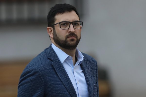 Caso convenios: oposición exige salida de Crispi y no descarta comisión investigadora 2.0