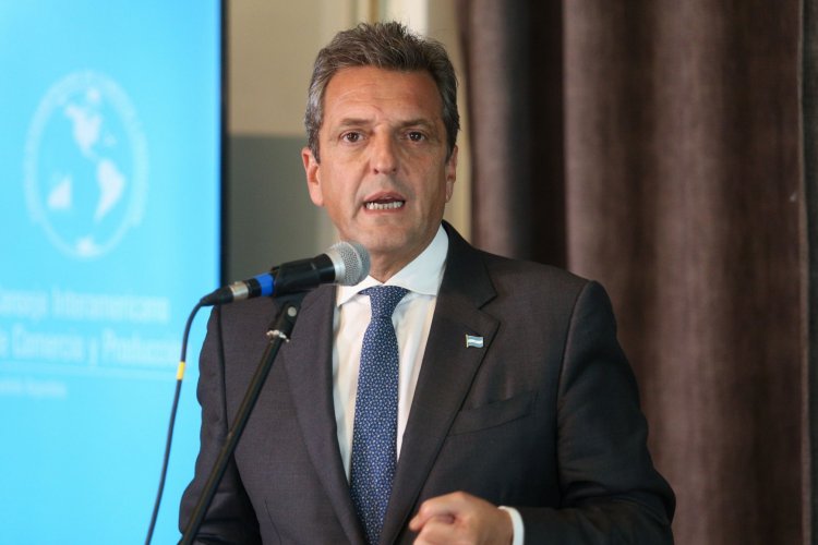 <p>Massa revela que ha recibido tres ofertas laborales del sector privado para trabajar en el exterior: está "evaluando lo más conveniente"</p>