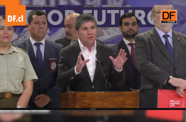 <p>Ahora en DF | Monsalve anuncia que 39 mil carabineros estarán desplegados en los locales de votación durante el plebiscito</p>