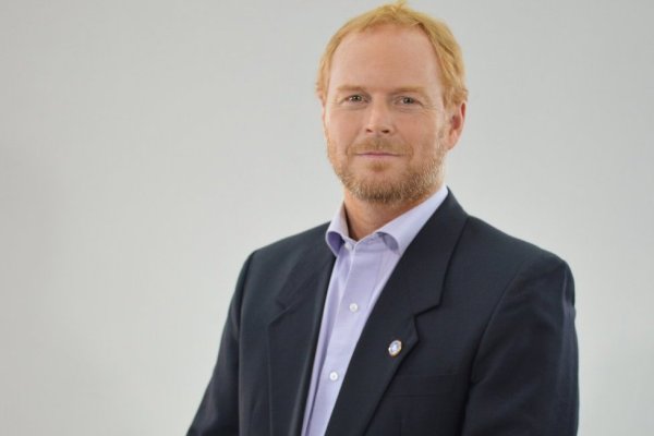 Rojo Edwards renuncia a Partido Republicano para formar un nuevo partido y sin aspiraciones de ser candidato presidencial