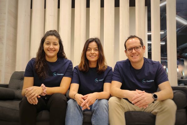 Andrea Leal, Carla Leal y Luis Saavedra, de TuCambio.