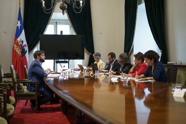 El Presidente Boric en la reunión con los ministros económicos. Foto: Presidencia