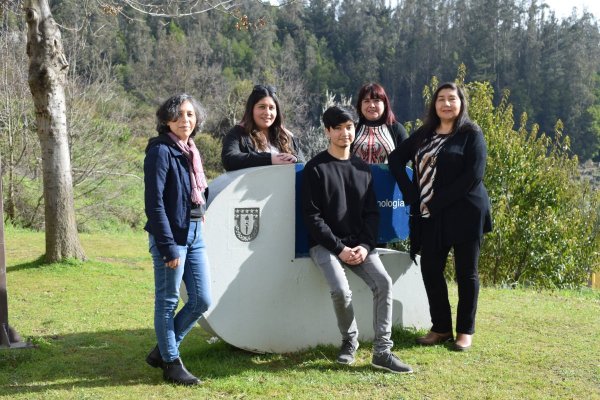 El equipo de Algafex, conformado por Nathaly Ruiz-Tagle, Katherine Sossa, Allisson Astuya, Marjorie Obreque y Sergio Molina.