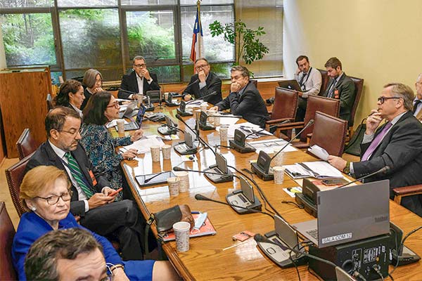 En su rol de vicepresidente del Banco Central, Pablo García, ha sido parte de las presentaciones del consejo ante senadores de la comisión de Hacienda. Foto: Agencia Uno