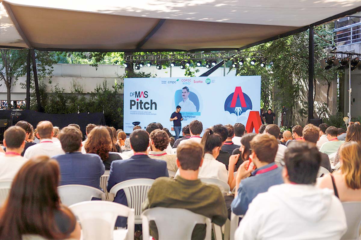 <p>El MAS Pitch tras bambalinas: el regalo sorpresa, un coro de networking y los consejos de Piñera</p>