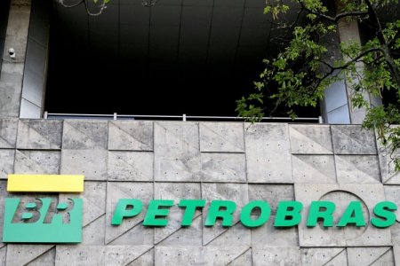 <p>Aerolíneas piden a Brasil y a Petrobras que bajen los precios del combustible para aviones</p>