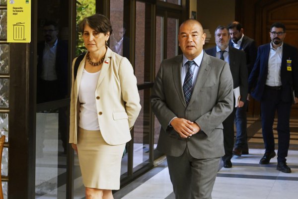 La ministra de Salud, Ximena Aguilera, y el superintendente del sector, Víctor Torres. Foto: Agencia Uno.