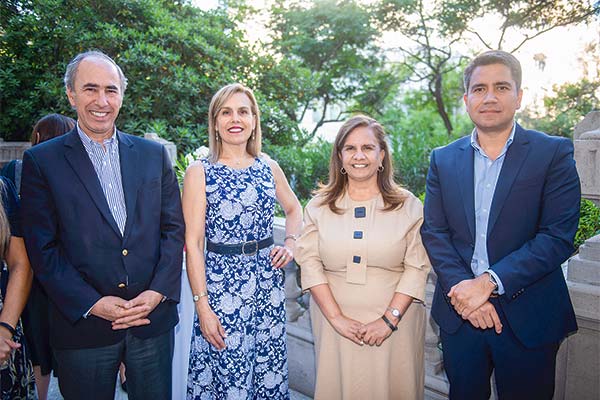 Ricardo Mewes junto a Cynthia Perisic, Nicole Verdugo y José Pakomio.