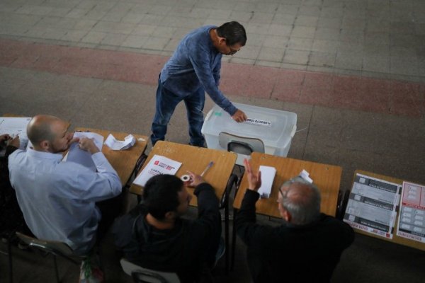 Plebiscito 17-D: con el 76% de las mesas escrutadas, opción En Contra alcanza el 55%