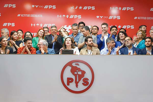 Oficialismo apela a la unidad y descarta un nuevo proceso constitucional